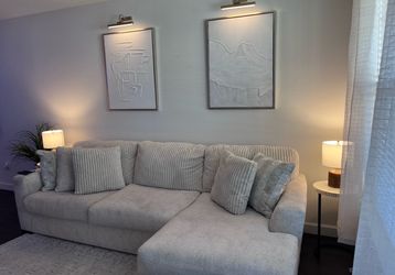 Chessington sectional w/ chaise