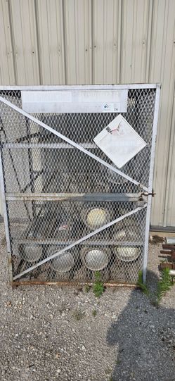 Gas cage with butles propane