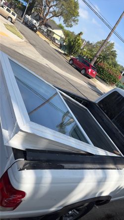 Box in dual glaze tinted windows (2)