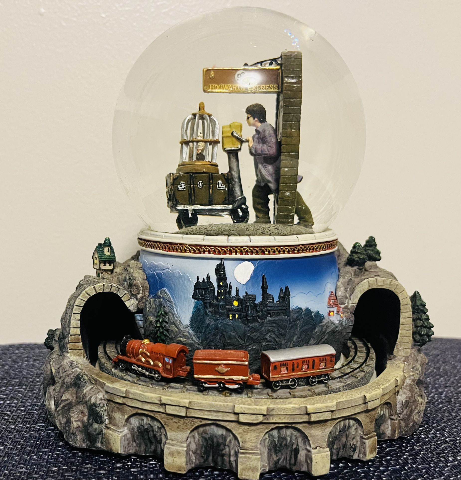Harry Potter Platform 9 3/4 Music Box Snow Globe