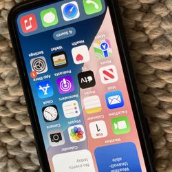 iPhone XS - 64gig - Unlocked 
