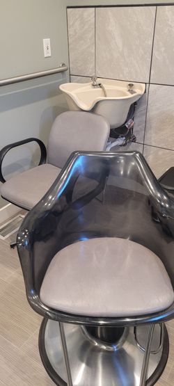 Salon chair, sink and shampoo chat