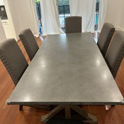 Dining Room table And Chairs 