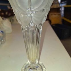 Crystal flower bud vase 7.5 inches tall frosted flower top design A44V964