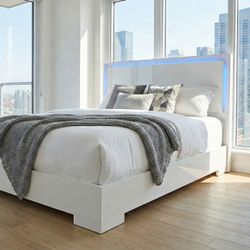 Brand New Queen Bed Frame with LED Lights / Cama Queen con Luces LED Nueva a Estrenar … Fast 🚚