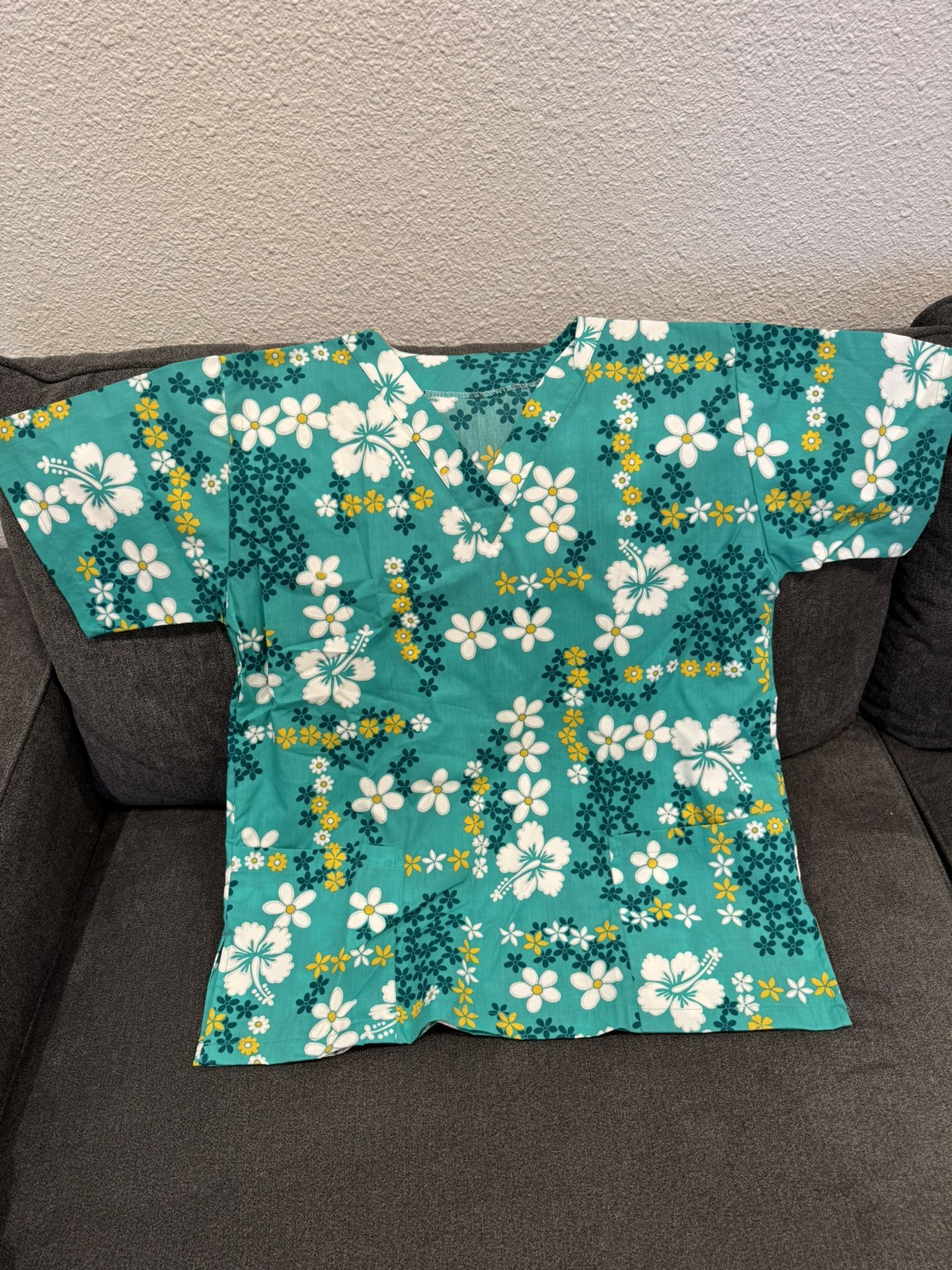 Hawaiian Print Scrub Top- Size Small