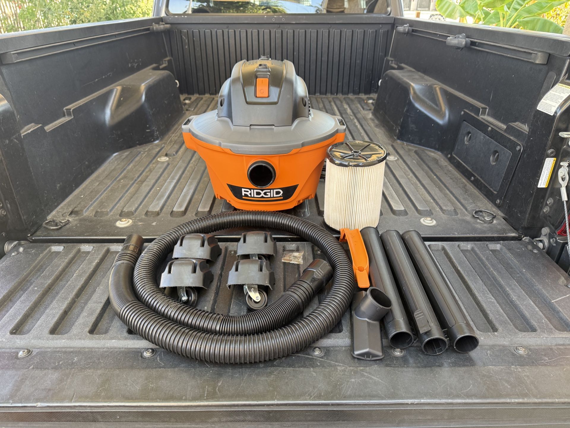 RIDGID 6 Gal. 3.5 Peak HP NXT Shop Vacuum Wet Dry Vac with Filter, Hose & Attachments