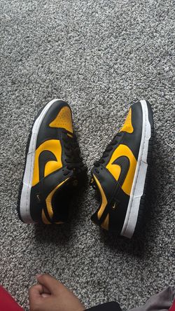 Yellow black dunks