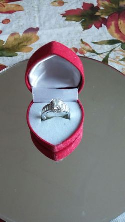 Beautiful sterling silver ring size 8