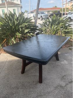 Solid Wood Extendable Dining Table – Espresso Finish – Great Condition