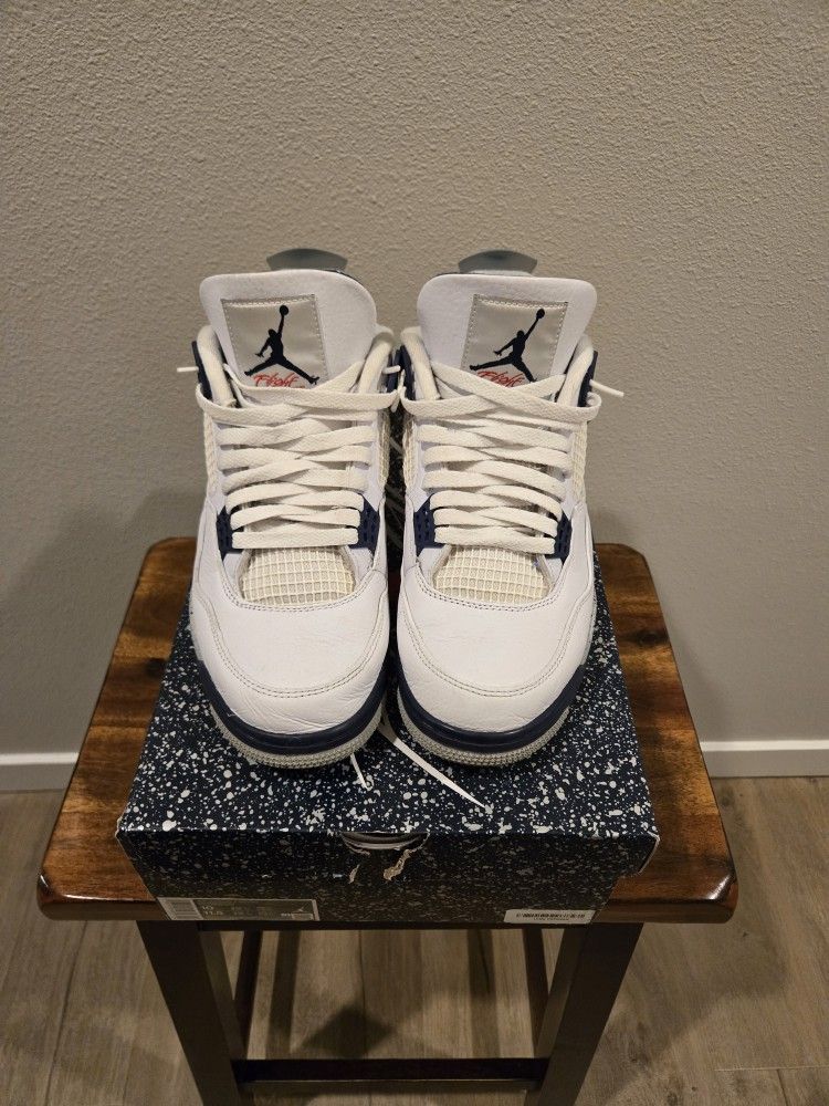 Jordan 4s Midnight Navy