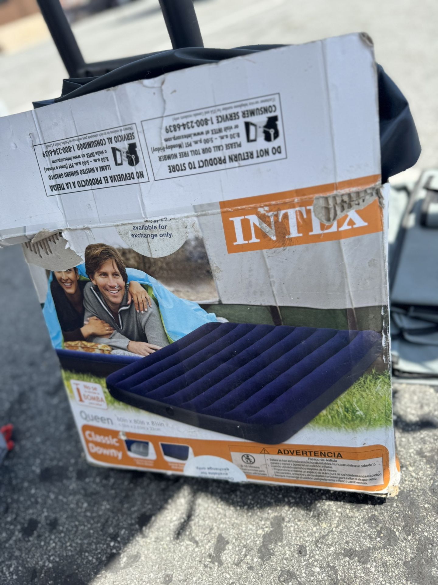 INTEX QUEEN BLOW UP MATTRESS