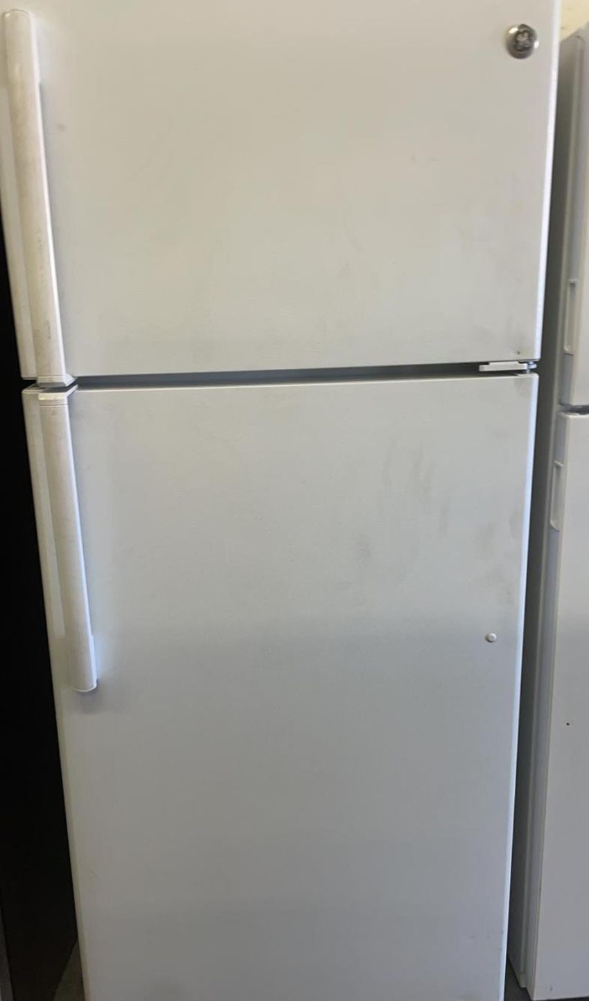 GE  Top Mount  White Refrigerator Fridge
