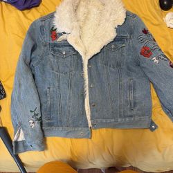 Classy Denim Jacket With White Fur Lining