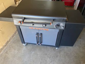 Blackstone Flat Top Gas Griddle with Cabinet