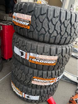 33 x 12 50 R 17 vendo llantas nuevas marca arroyo