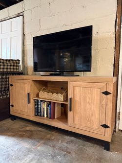 Light Wood TV Stand with Cabinet Doors