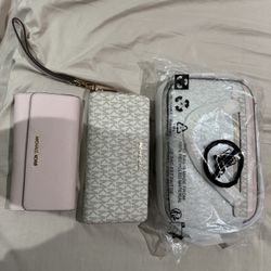 Micheal Kors Purse And Matching Wallets