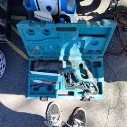 Makita Sawsal With Case