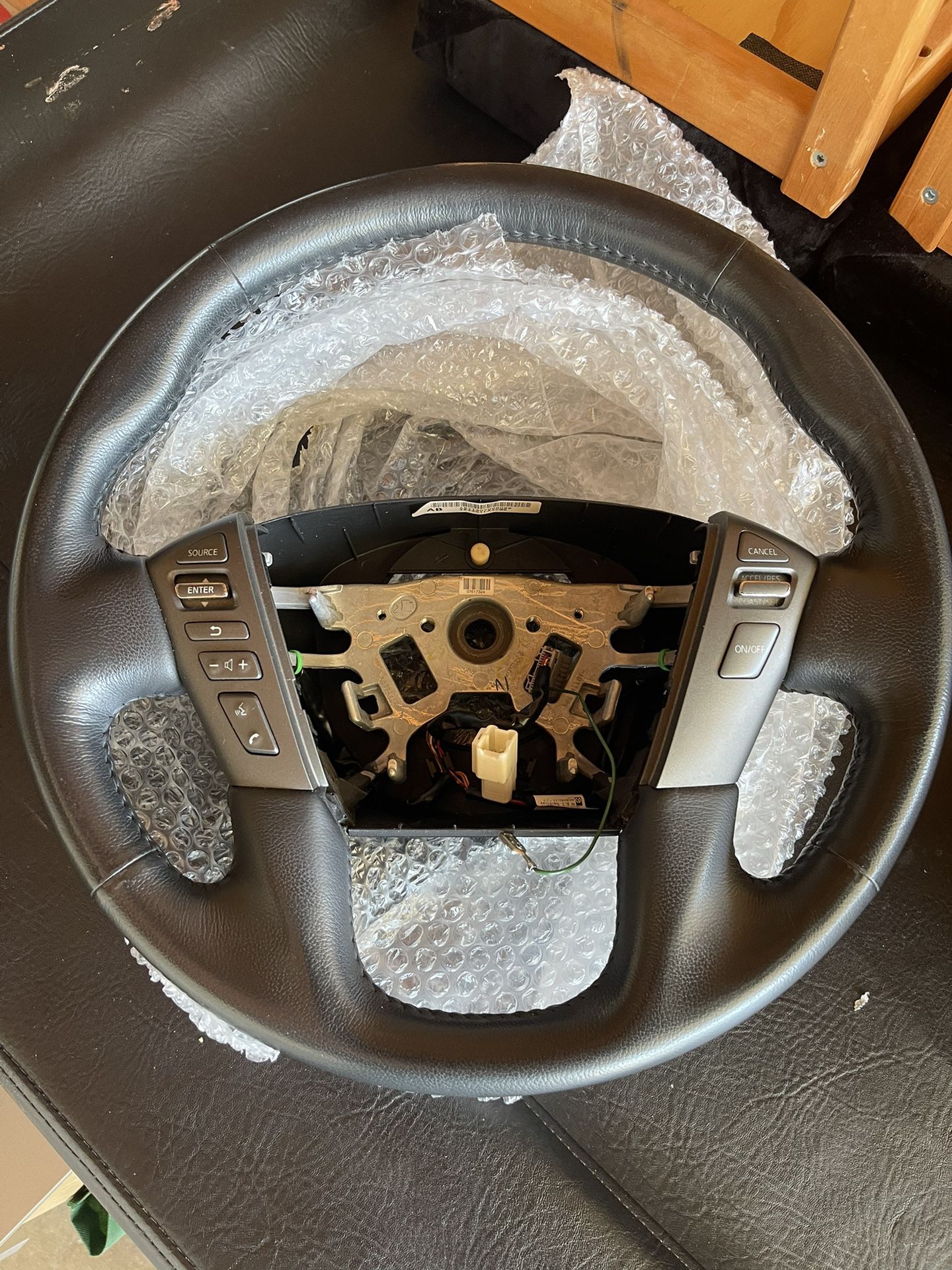 Infiniti QX56-QX80 Steering Wheel