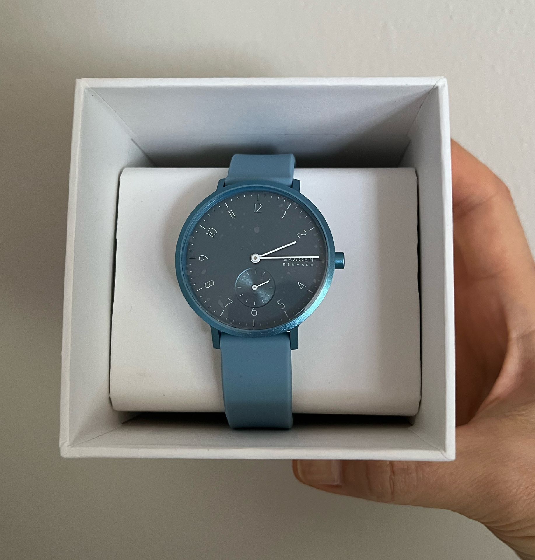 Price Just Dropped : Skagen Unisex Silicone Strap Watch 36mm (Pick up🛒 In Bellevue) *Check Out My Other Posts 🎁