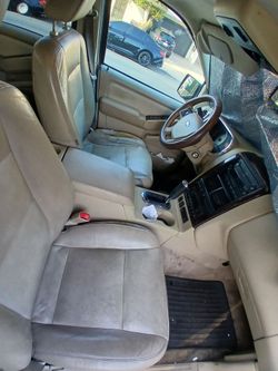 Ford Explorer  2006 v 8
