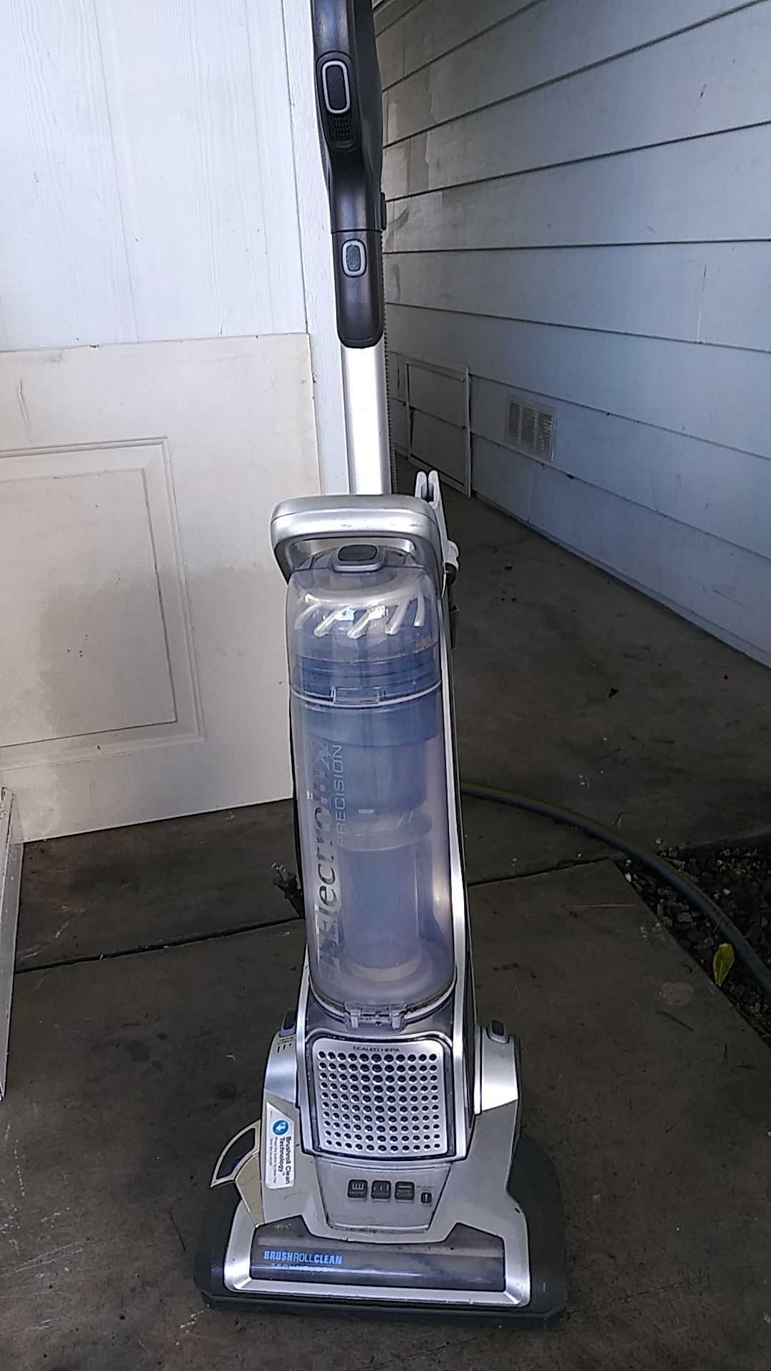 Electrolux Precision brushroll clean technology very nice vacuum cleaner