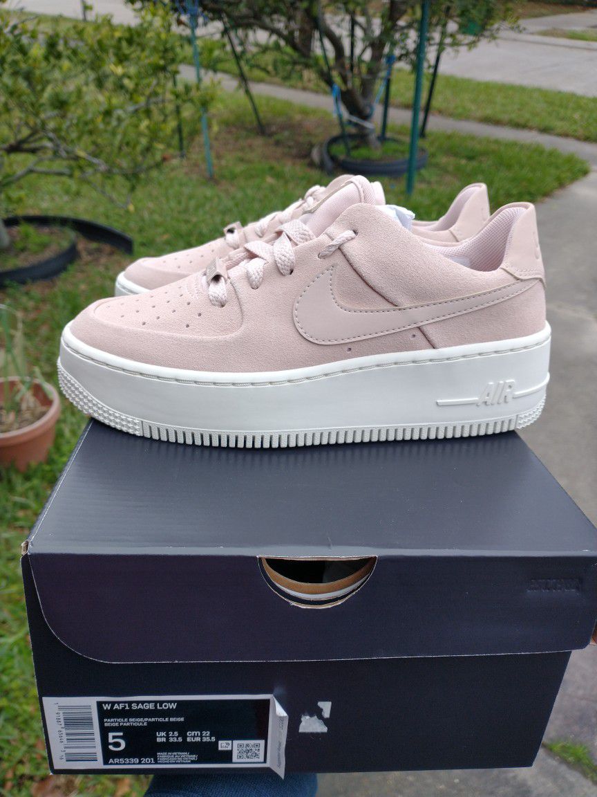 New Women's Air Force 1 Sage Low Size 5