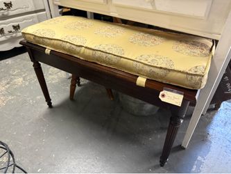 Piano bench with padding