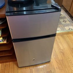 GE Mini fridge And Freezer 