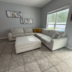 Living Room set - Like new