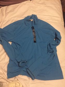 North face women's shirt great for under gear for snowboarding or skiing or outdoor activity