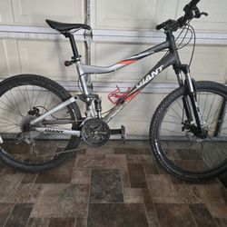 Giant Yukon Full Suspension Mountain Bike