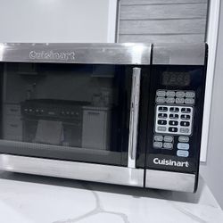 Cuisinart Microwave in Good Condition 