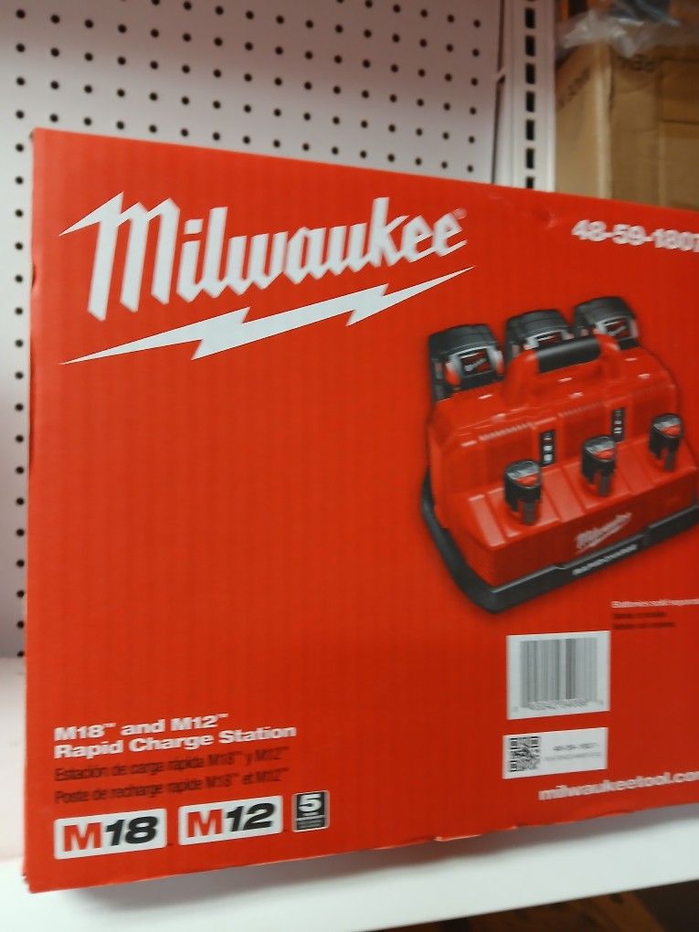 Milwaukee New Rapid Charger Station M12 -M18 - No Battery
