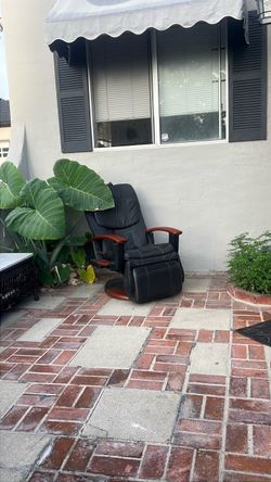 Free massage chair
