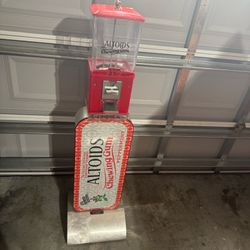 Altoids chewing gum vending machines. Working w /keys price is each.