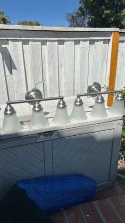 Vanity light with frosted glass