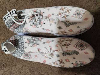 Brand New Paisley Style Shoes