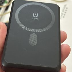 Power Bank Magsafe 15W and Type C and Lightining cable charger 