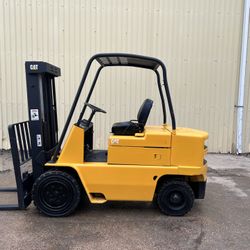 Caterpillar 6000lb Forklift 