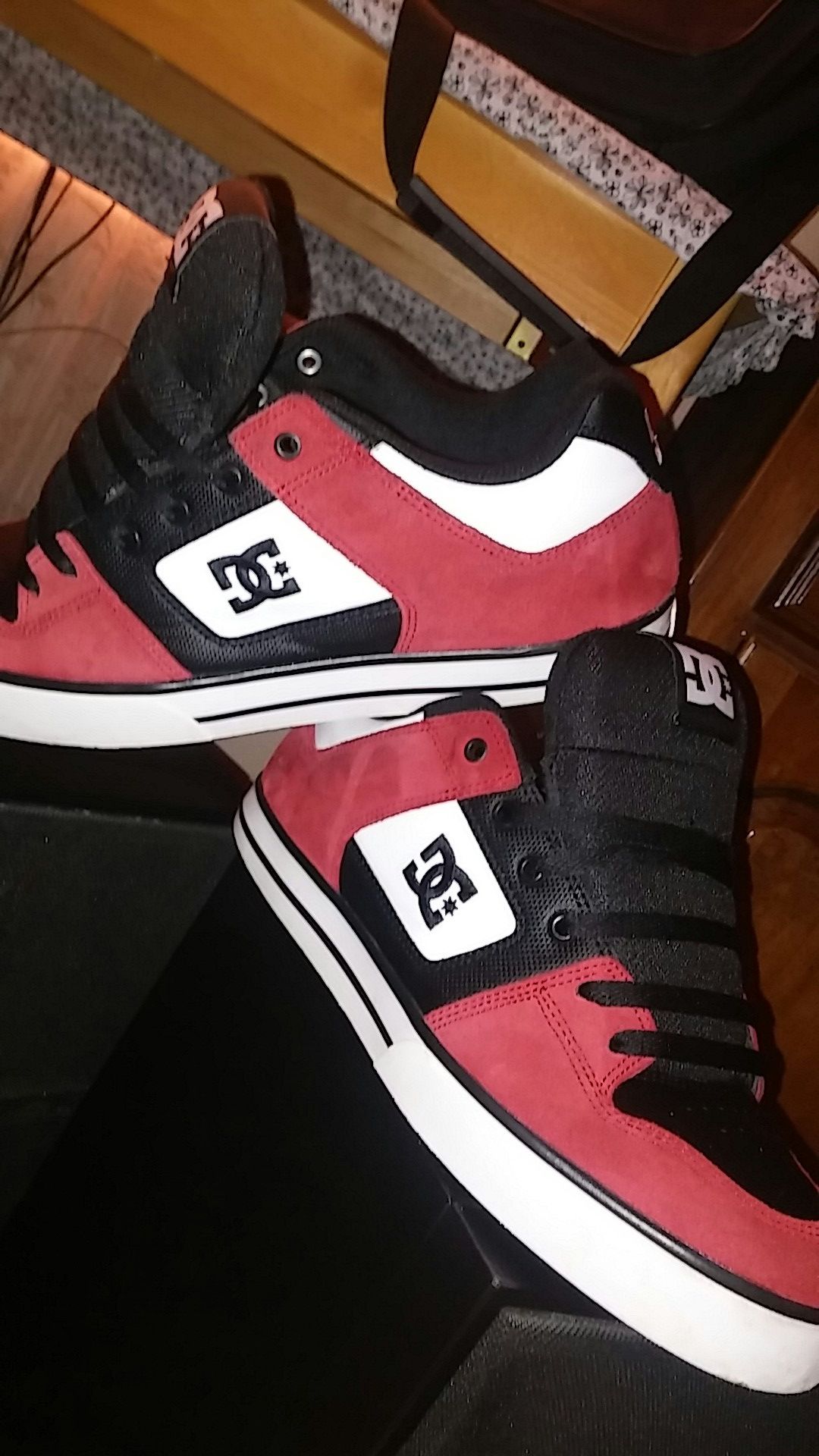 DC SHOES SIZE 11,very rare