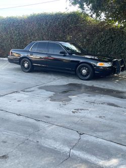 2011 Ford crown  Victoria