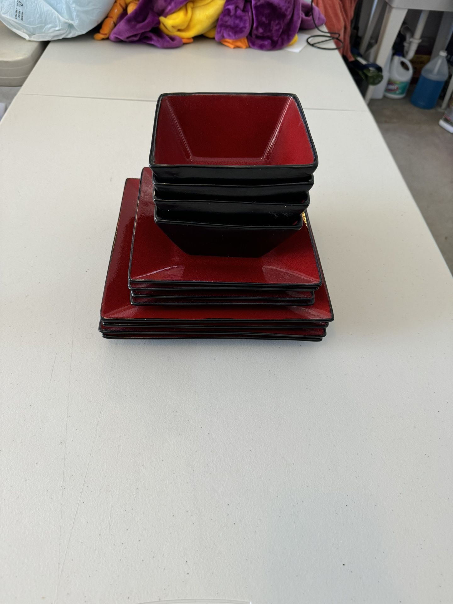 Oneida Sunset Square Stoneware Red/ Black Set Of 12 Piece Dinnerware Set