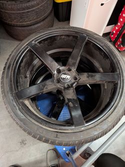 STR 6-Spoke Black Wheel with Lionhart Tire