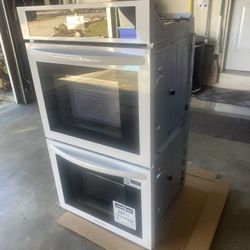 27” Frigidaire White Electric Double Oven 