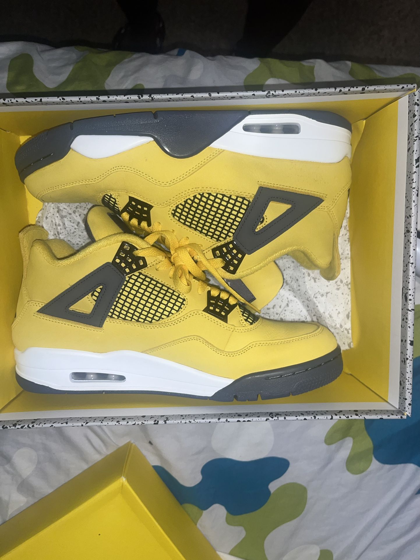 Jordan Retro 4 Lightning