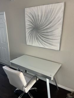 Beautiful Contemporary Table with Glass Top and brushed Aluminum legs!
