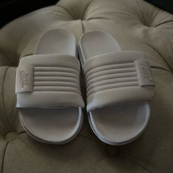 Nike Women’s Slide Size 6