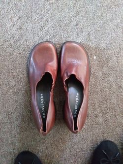 Apostrophe shoes